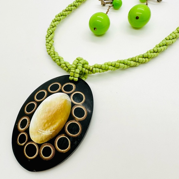 Retro Vintage Green Peruvian Shell Necklace & Earrings - Picture 7 of 17